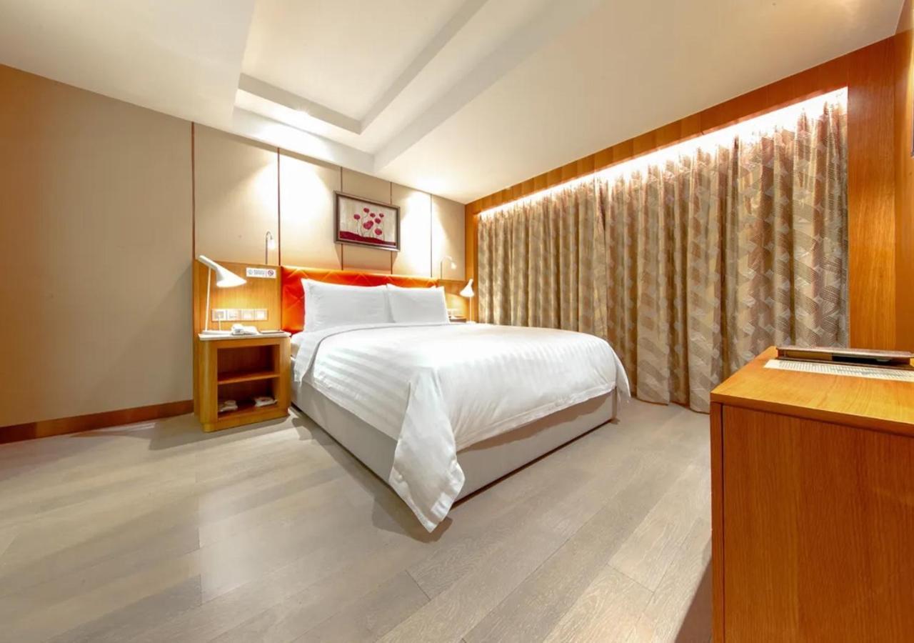 Royal Dragon Hotel Macau Buitenkant foto